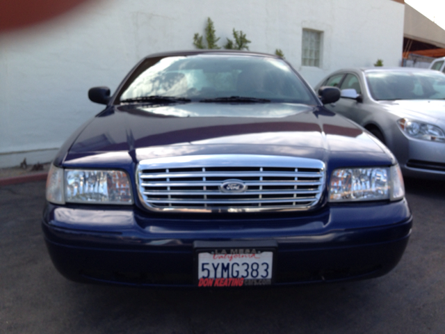 Ford Crown Victoria 2004 photo 2