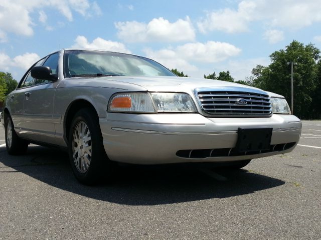 Ford Crown Victoria 2004 photo 4