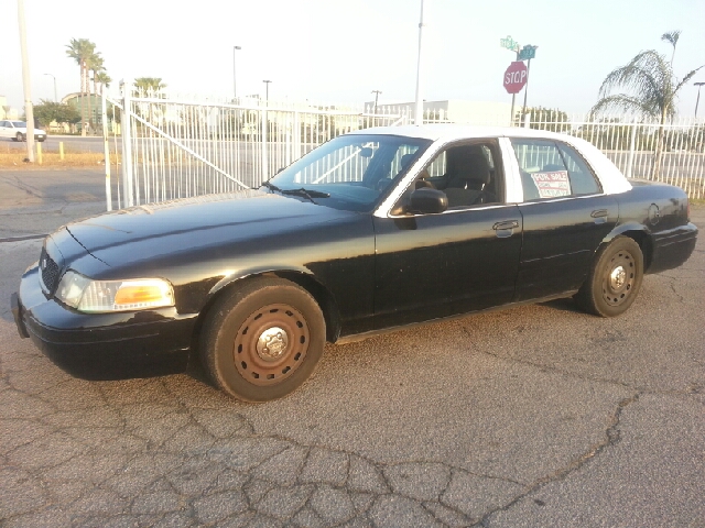 Ford Crown Victoria 2004 photo 0