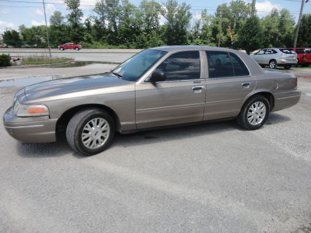 Ford Crown Victoria 2004 photo 4