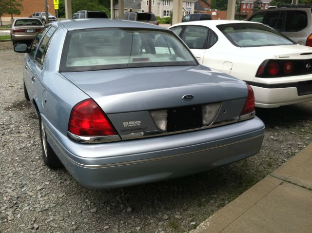 Ford Crown Victoria 2004 photo 3