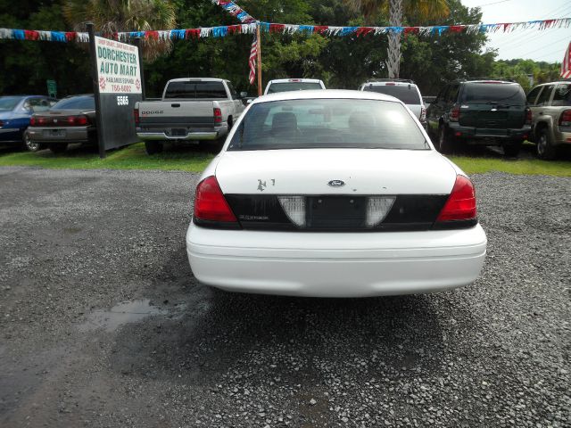 Ford Crown Victoria 2004 photo 1