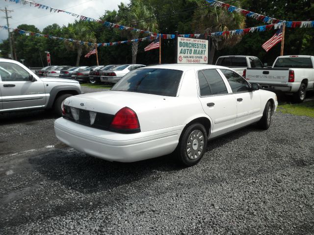 Ford Crown Victoria 2004 photo 2