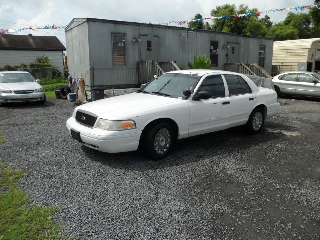 Ford Crown Victoria 2004 photo 3