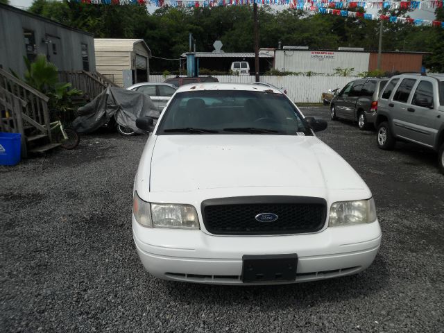 Ford Crown Victoria 2004 photo 4