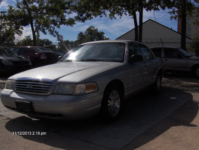 Ford Crown Victoria 2004 photo 3