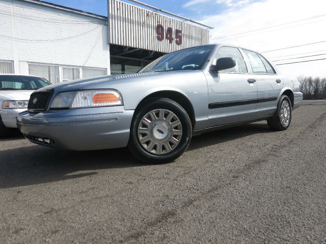 Ford Crown Victoria 2005 photo 3