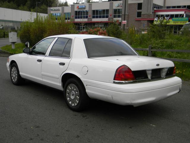 Ford Crown Victoria 2005 photo 2