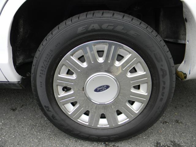 Ford Crown Victoria 2005 photo 4