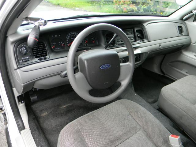 Ford Crown Victoria 2005 photo 5