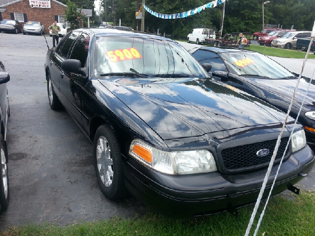 Ford Crown Victoria 2005 photo 1