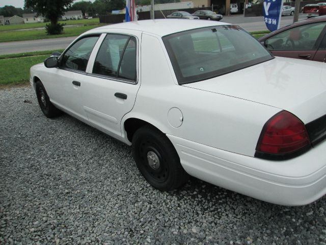 Ford Crown Victoria 2005 photo 4