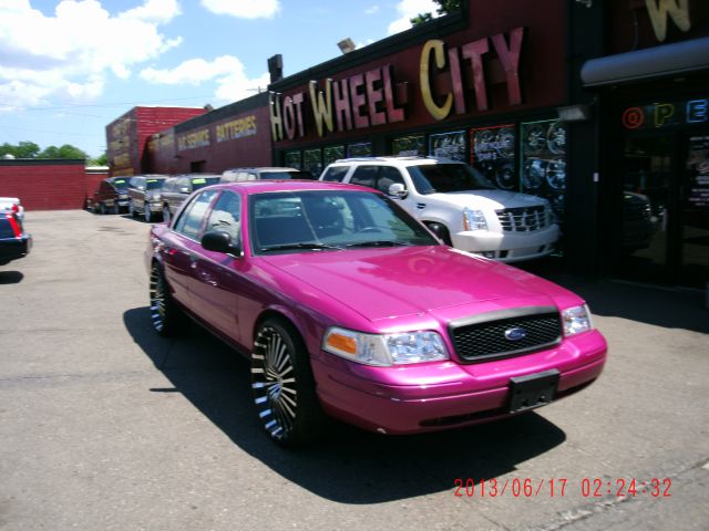 Ford Crown Victoria 2005 photo 3