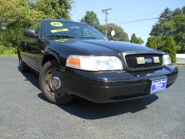 Ford Crown Victoria 2005 photo 1