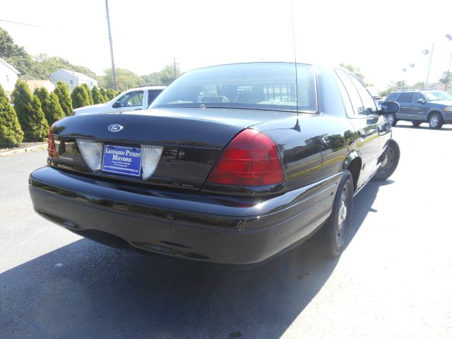 Ford Crown Victoria 2005 photo 3