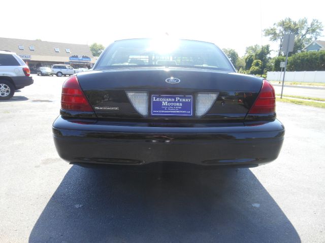 Ford Crown Victoria 2005 photo 4