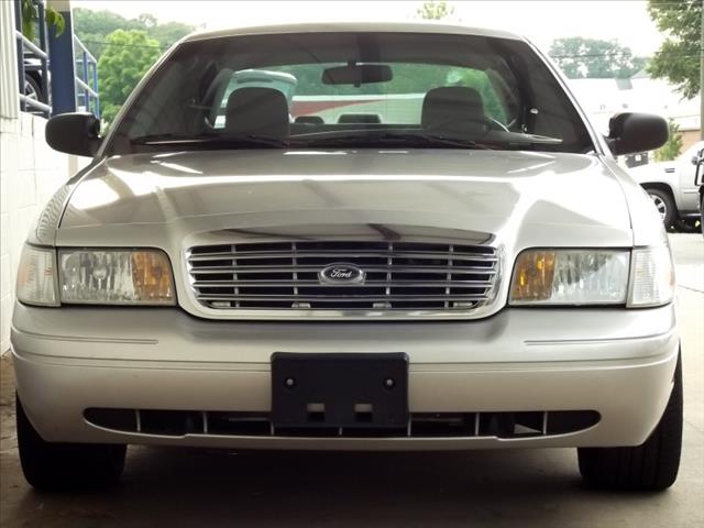 Ford Crown Victoria 2006 photo 2