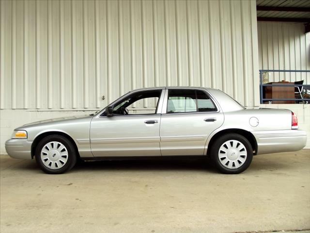 Ford Crown Victoria 2006 photo 3