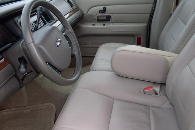 Ford Crown Victoria 2006 photo 2