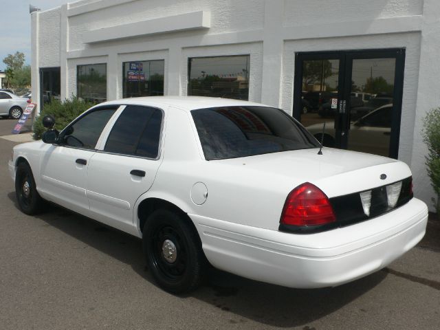 Ford Crown Victoria 2006 photo 2
