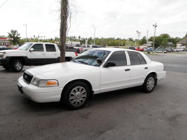 Ford Crown Victoria 2006 photo 3