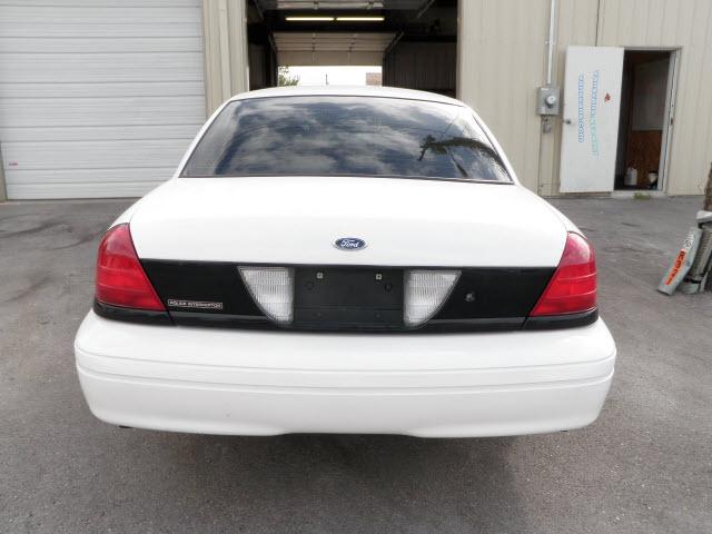 Ford Crown Victoria 2006 photo 1