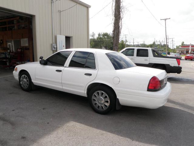 Ford Crown Victoria 2006 photo 2