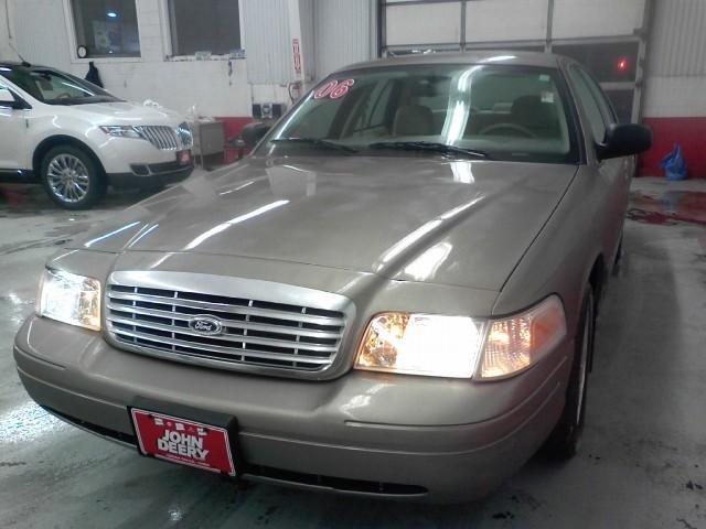 Ford Crown Victoria 2006 photo 1