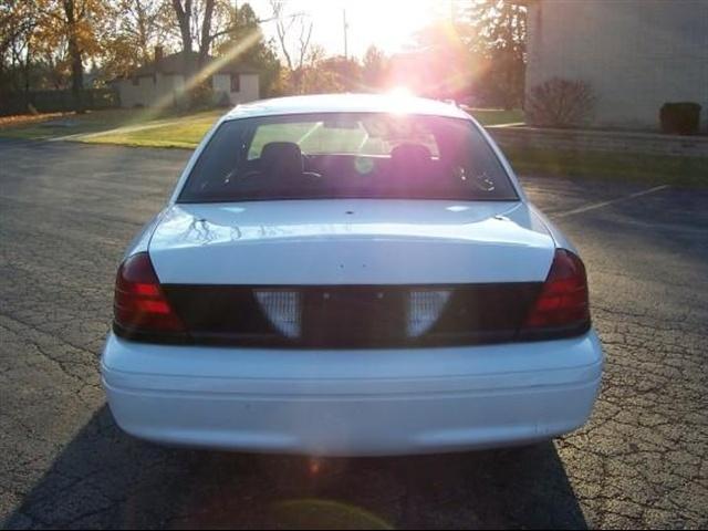 Ford Crown Victoria 2006 photo 3