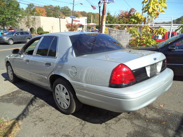 Ford Crown Victoria 2006 photo 2