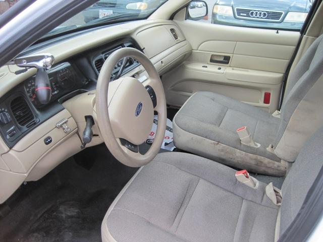 Ford Crown Victoria 2006 photo 3