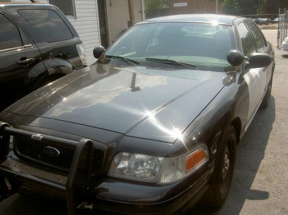 Ford Crown Victoria 2006 photo 2