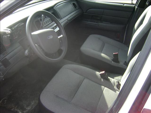 Ford Crown Victoria 2006 photo 2