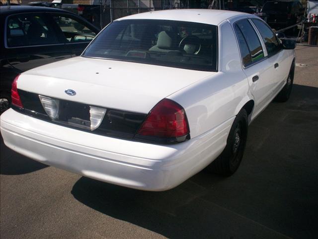 Ford Crown Victoria Base Sedan