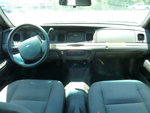 Ford Crown Victoria 2006 photo 12