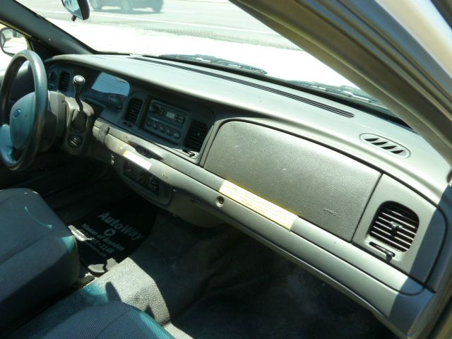 Ford Crown Victoria 2006 photo 14