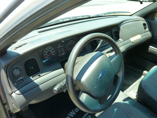 Ford Crown Victoria 2006 photo 9