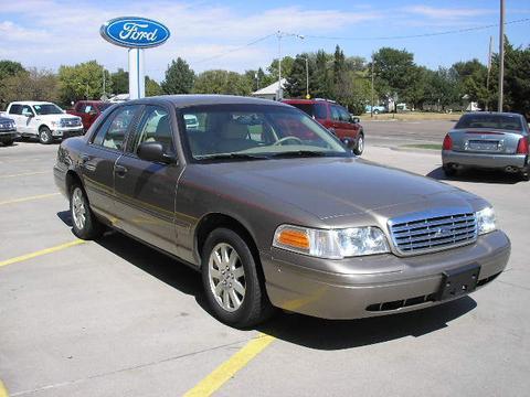 Ford Crown Victoria 2006 photo 2
