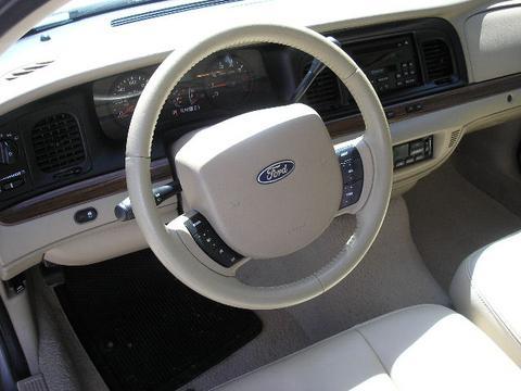 Ford Crown Victoria 2006 photo 4