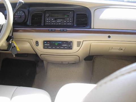 Ford Crown Victoria 2006 photo 5