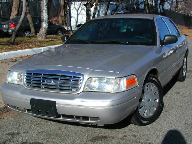 Ford Crown Victoria 2006 photo 4