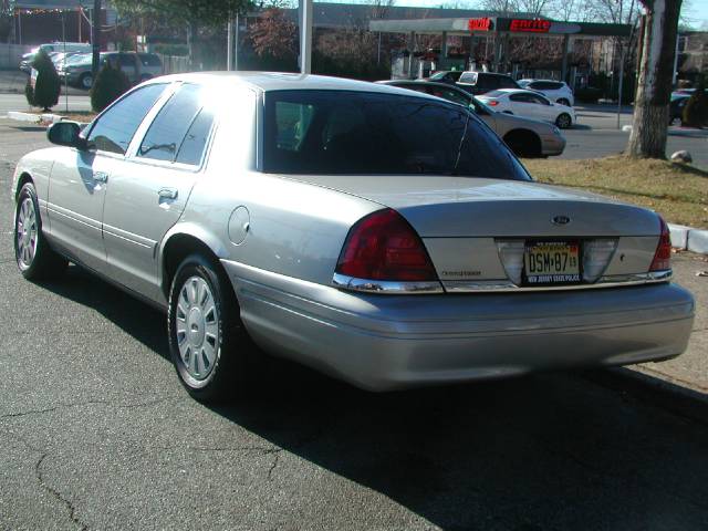 Ford Crown Victoria 2006 photo 3
