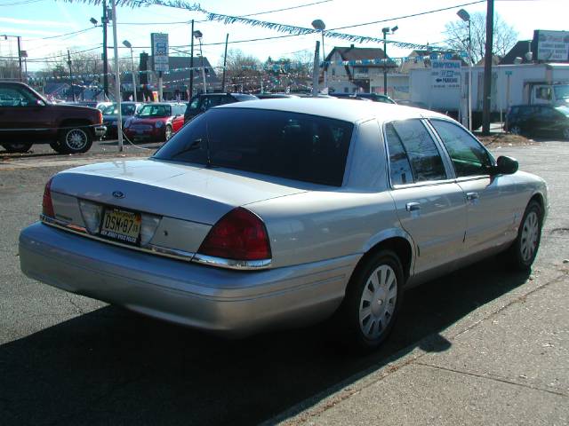 Ford Crown Victoria 2006 photo 5