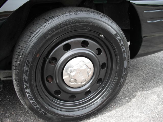 Ford Crown Victoria 2007 photo 3