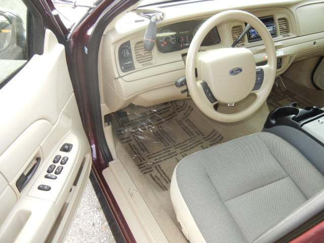 Ford Crown Victoria 2008 photo 4