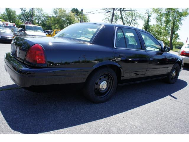Ford Crown Victoria 2008 photo 2