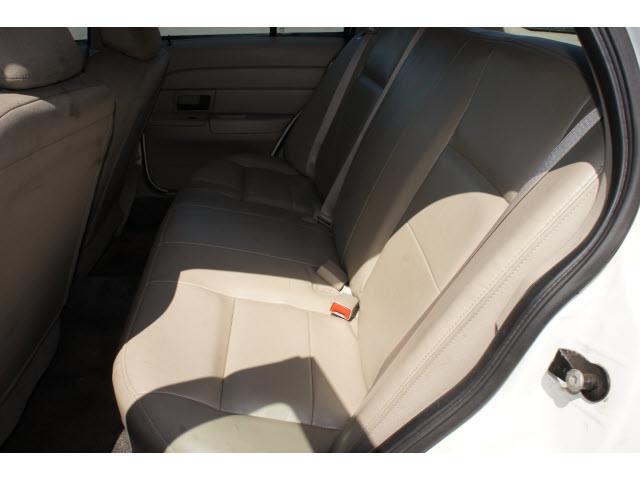 Ford Crown Victoria 2008 photo 4