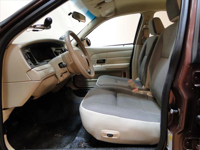 Ford Crown Victoria 2008 photo 26