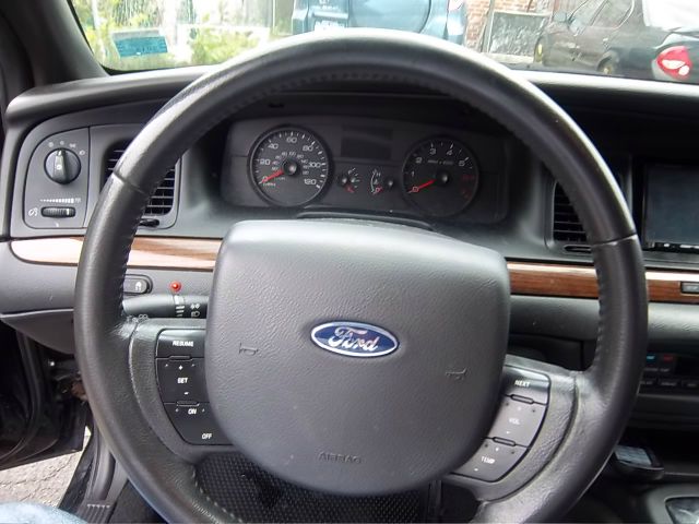 Ford Crown Victoria 2008 photo 22