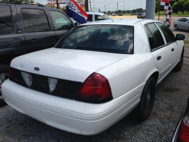 Ford Crown Victoria 2008 photo 2
